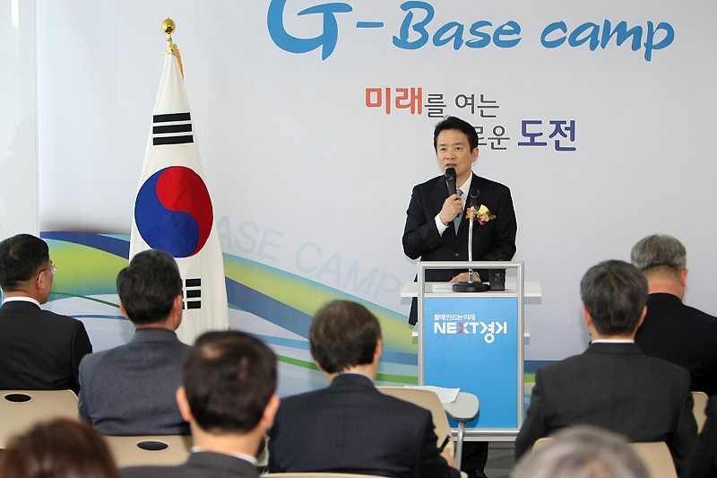 남경필 지사는 격려사로 “G-베이스 캠프가 끼, 열정이 넘치는 청년 예비창업자들이 꿈을 펼칠 수 있는 공간이 되길 바란다. 경기도도 여러 문제점을 해결하고 돕도록 노력하겠다”고 전했다.