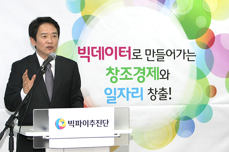 경기도는 23일 오후 4시 판교 경기창조경제혁신센터에서 남경필 경기도지사와 이기우 도 사회통합부지사, 배수문 경기도의회 기획재정위원장 등이 참석한 가운데 ‘경기도 빅파이추진단 개소식’을 개최했다.