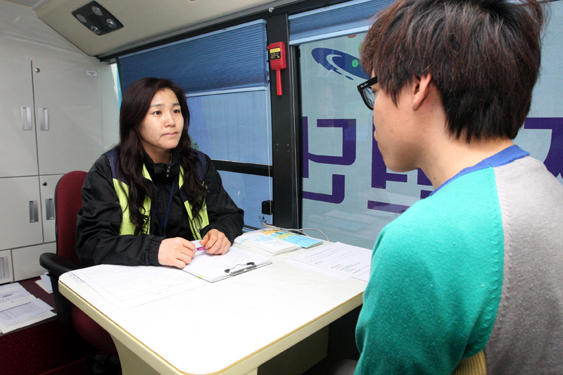 경기도는 자가격리대상자와 일반도민을 대상으로 운영하던 메르스 심리지원서비스 대상을 의료진과 자가격리 해제자로 확대하기로 했다. 자료사진.
