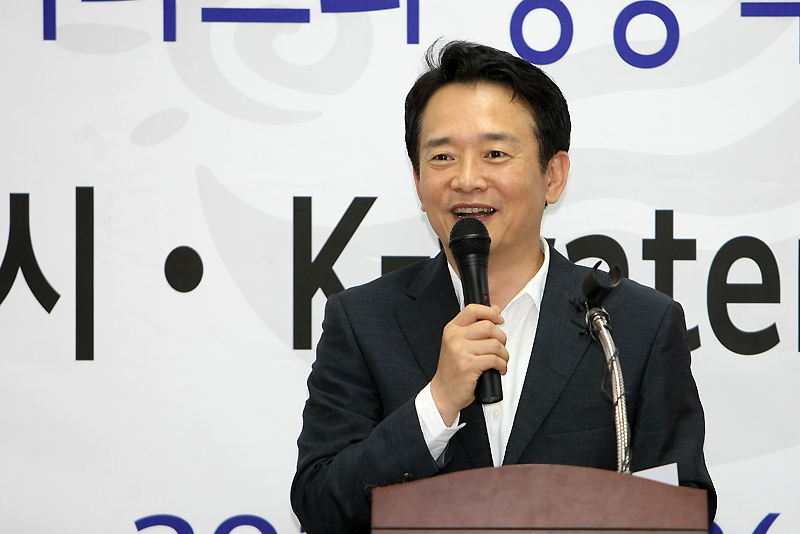 남경필 지사는 이 자리에서 “오랜 기간 표류하던 국제테마파크 유치사업이 재점화돼 매우 기쁘다”며 “화성 송산그린시티는 국제테마파크와 함께 해안권 관광 핵심 인프라로 자리매김하고, 직접고용 1만 개가 넘는 일자리 확대 등 지역경제 파급효과도 클 것으로 기대하고 있다”고 전했다.