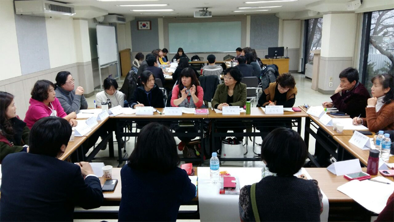 경기도는 10일과 11일 이틀에 걸쳐 파주 홍원연수원에서 31개 시·군 작은도서관 관계자 120여명이 참석한 가운데 ‘마을공동체 활성화’ 워크숍을 개최한다.