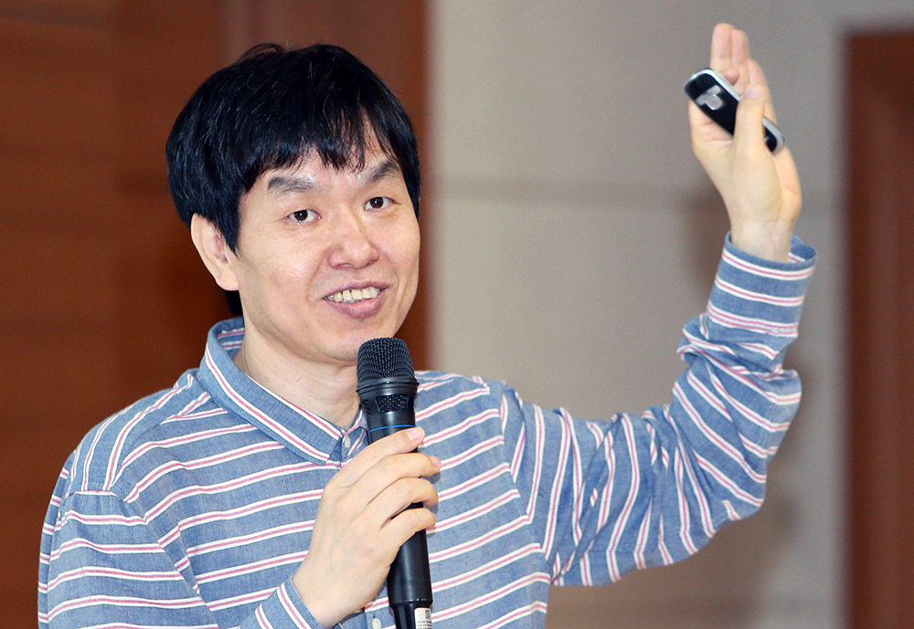 이날 부대행사로 진행된 ‘창업특강’에서 이동현(싸이월드 창업가) 나우프로필 대표가 강의를 하고 있다.