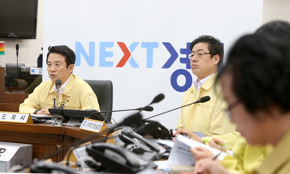 이날 영상회의에서 남 지사는 AI에 대한 중장기 대책 마련의 필요성을 강조하며, 경기도가 추진 중인 동물복지농장의 전국 보급을 제안했다.