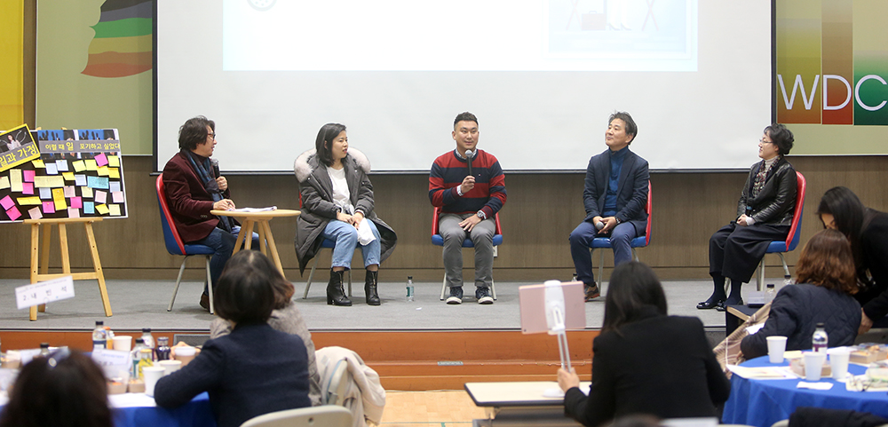 사례발표에 이어 개최된 토크콘서트는 최대헌 한국드라마심리상담협회 대표의 사회로 최윤선 경기도가족여성연구원 선임연구위원과 송희남 ㈜에이스엔 대표이사, 워킹맘인 최승연 씨, 워킹대디인 손석호 씨가 패널로 참석했다.