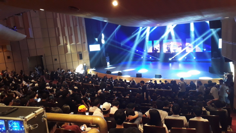 태풍 ‘솔릭’ 예보로 24일 메인 공연 장소가 의정부 시청 앞 평화의 광장에서 의정부 예술의전당으로 변경되었다.