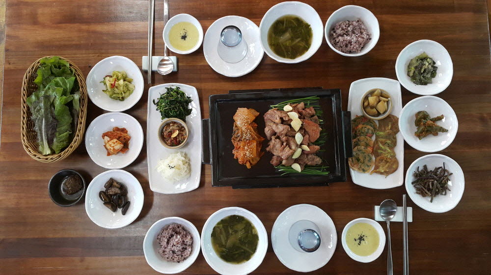 양주 매화당의 정식.