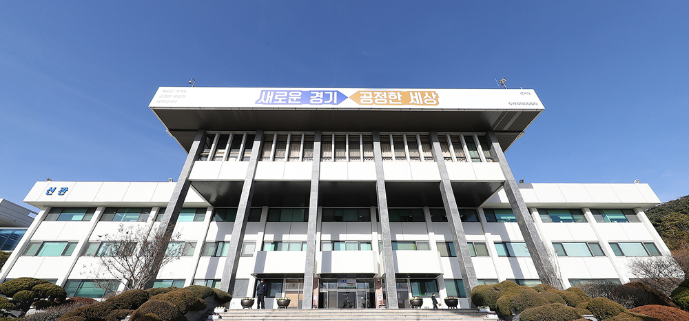 경기도는 아프리카 돼지열병(ASF) 확산 방지를 위해 오는 27일부터 11월 24일까지 개최 예정이었던 ‘2019 제10회 경기세계도자비엔날레’ 행사를 전면 취소한다고 24일 밝혔다. 자료 사진.