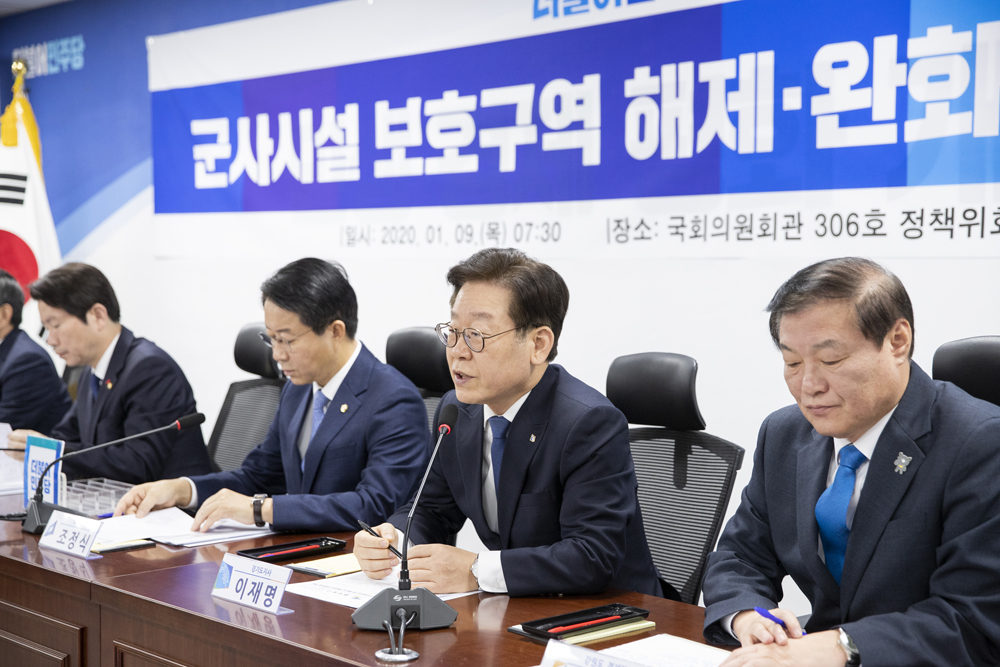 이재명 경기도지사는 SNS를 통해 “앞으로 경기도가 안고 있는 여러 가지 문제, 특히 경기북부가 겪고 있는 중첩적 규제 중에서도 군사 부분이 많이 해소되길 기대한다”고 말했다.