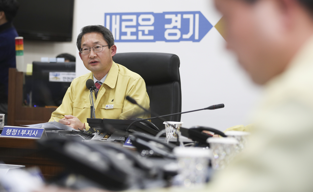 김희겸 부지사는 “지난 메르스 사태 등을 감안했을 때 감염병 관리는 선제적 대응이 무엇보다 중요하다”며 “코로나바이러스의 유입 차단을 위한 초기 대응에 만전을 기해 달라”고 당부했다.
