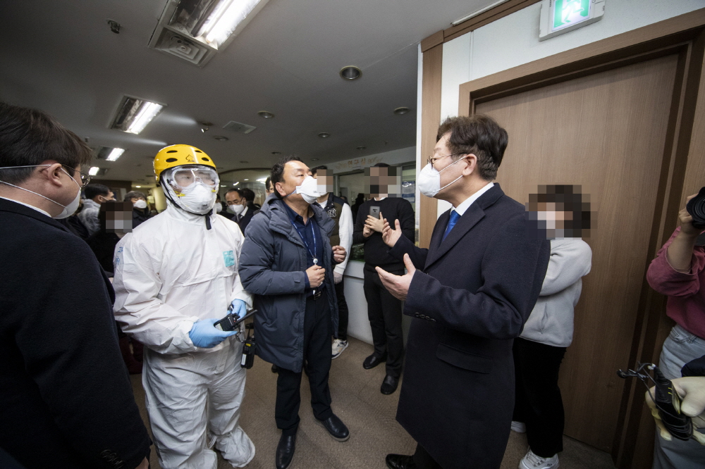 도는 마스크 매점매석 금지 건의, 신천지에 대한 강제 조사 등 선제적이고 차별화된 방역 활동으로 전국적인 주목을 받았다.