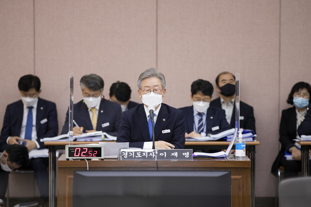 이재명 경기도지사는 이날 자리에서 “경기도정의 지향점은 공정사회 대동세상 실현”이라고 강조했다.