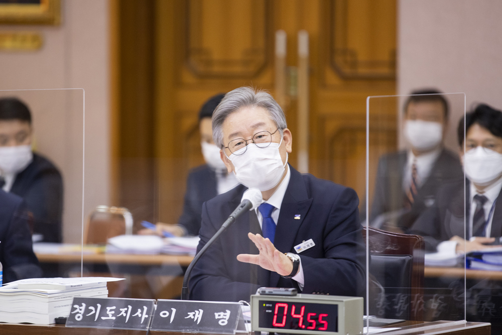 이재명 경기도지사는 중첩규제로 피해를 입는 경기북부지역에 대해 ‘특별한 희생에는 특별한 보상’이라는 가치를 강조했다.
