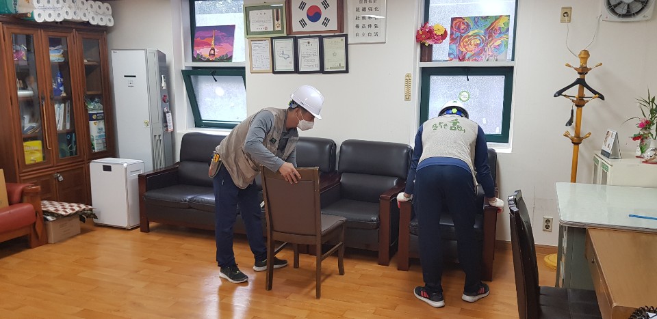 도는 최근 수원 서호 노인복지관 등 도내 노인복지관 5곳을 ‘으뜸 맑은 숨터’로 조성했다.