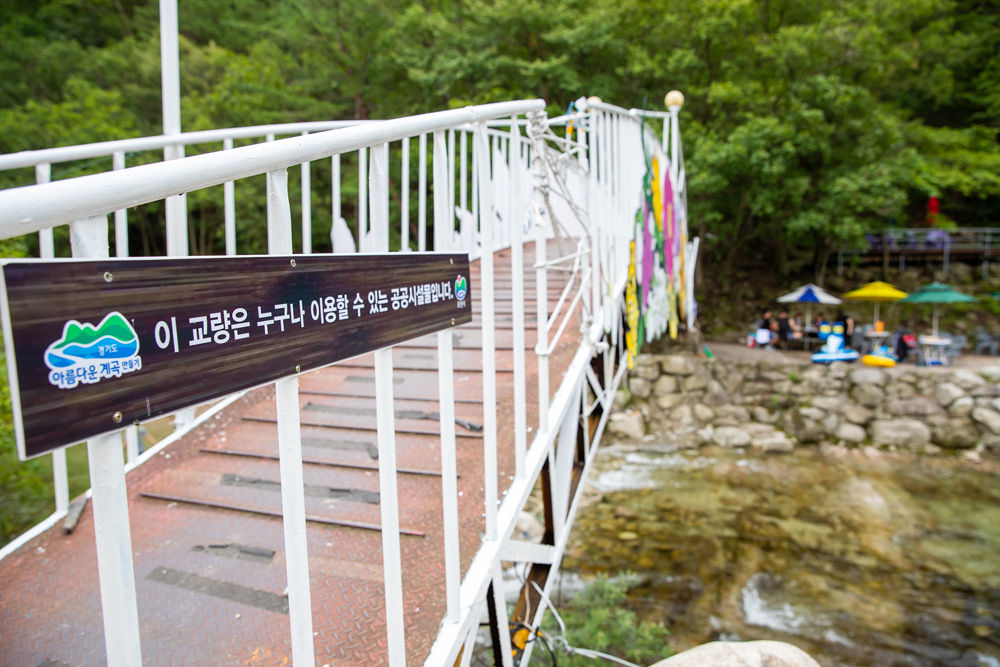 도는 도내 계곡이 명실상부 여름휴가지로 자리잡게 하기 위해 시·군 수요조사를 통해 공공진입로와 안내표지판을 충분히 확보, 이용객의 접근성과 편의를 강화하기로 했다. 자료사진.