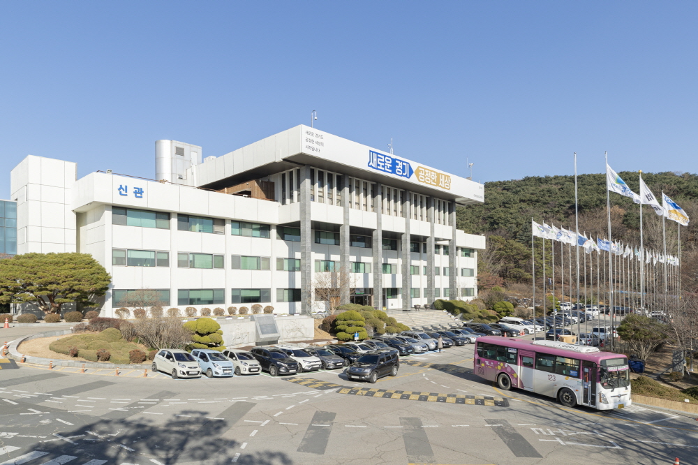 4차산업의 가속화로 신기술 관련 직업군의 인력 수요가 날로 증가하는 가운데 경기도는 부족한 인력 양성을 위해 ‘경기평생배움대학’을 운영한다.