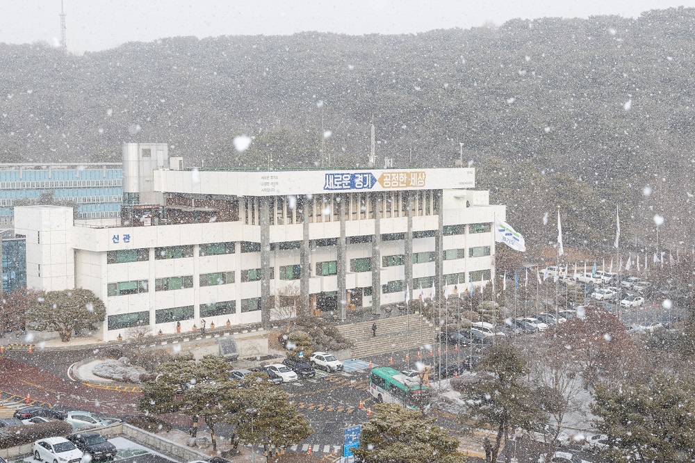 경기도가 지역주민을 위한 영상 교육 및 제작 공간인 ‘지역영상미디어센터’를 올해 4개 추가해 총 15개소로 늘리기로 하고 2월 21일까지 도내 시‧군을 대상으로 지역영상미디어센터 조성 공모를 진행한다. 