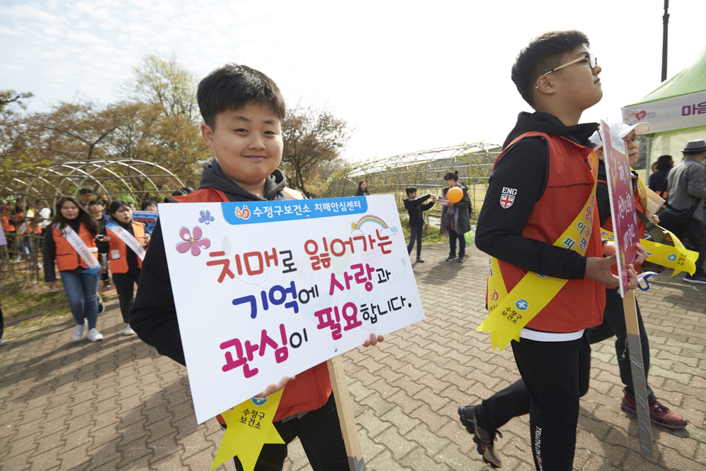경기도 광역치매센터는 대면이 어려운 상황에서도 도내 자원을 활용한 비대면 인지재활, 치매예방 프로그램을 직접 수행, 보급하는 활동을 지속하고 있다. 자료 사진.