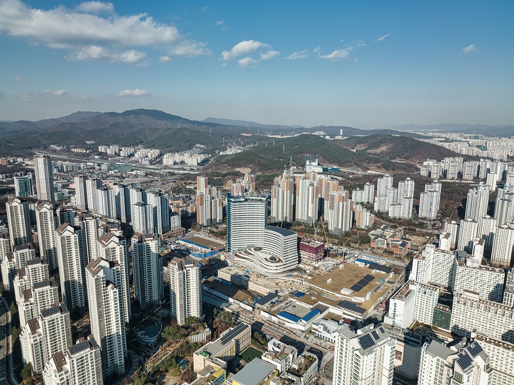 경기도청사가 보이는 광교 신도시 전경. 자료사진.
