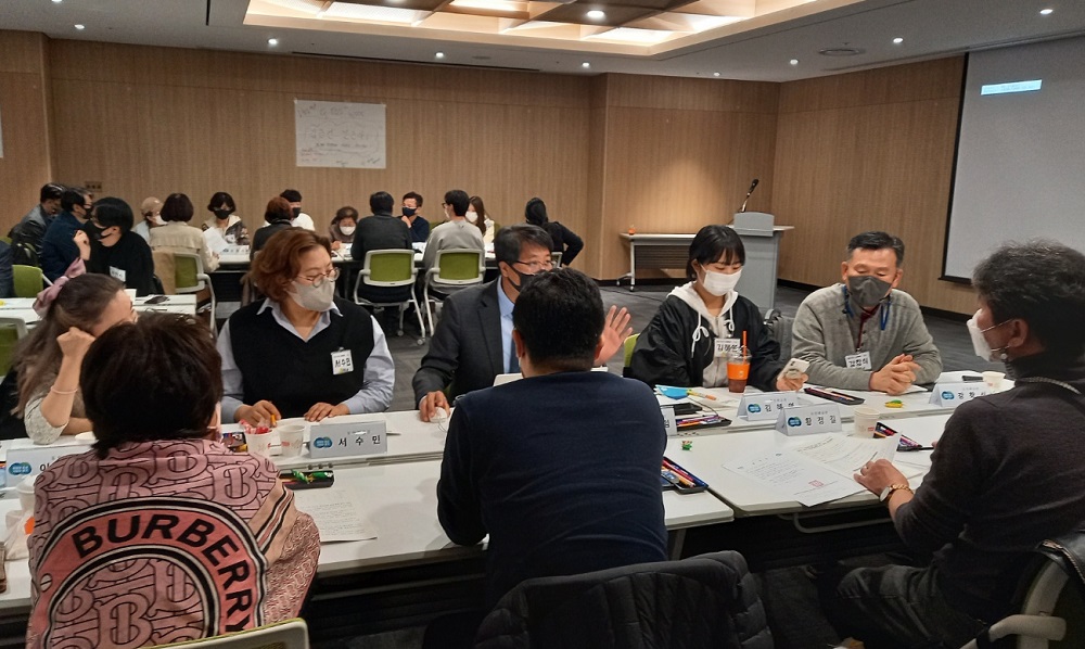 분임별 2~3개씩 과제를 맡은 도민배심원단은 경제, 복지, 문화, 농정 등 다양한 공약과제에 대해 논의했다.