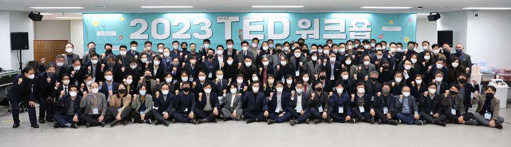 공직사회의 관행과 틀을 벗어나 자유로운 발표와 토론으로 정책을 발굴하는 ‘경기 TED 과장급 워크숍’이 성황리에 마무리됐다.
