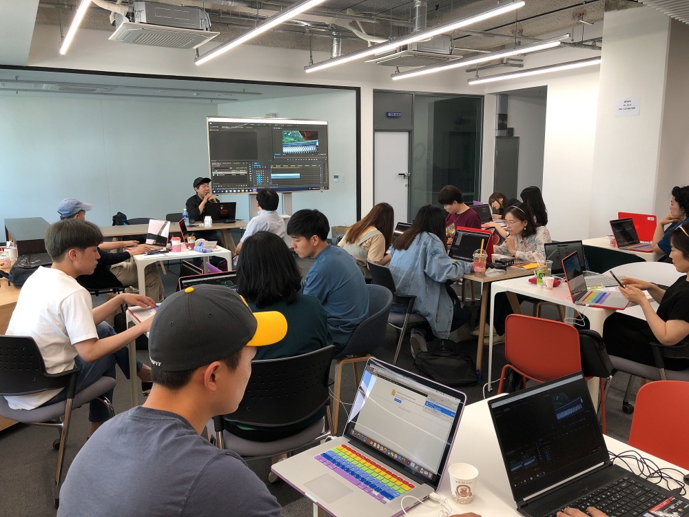 경기도 1인 크리에이터 아카데미 수업현장 자료 사진.