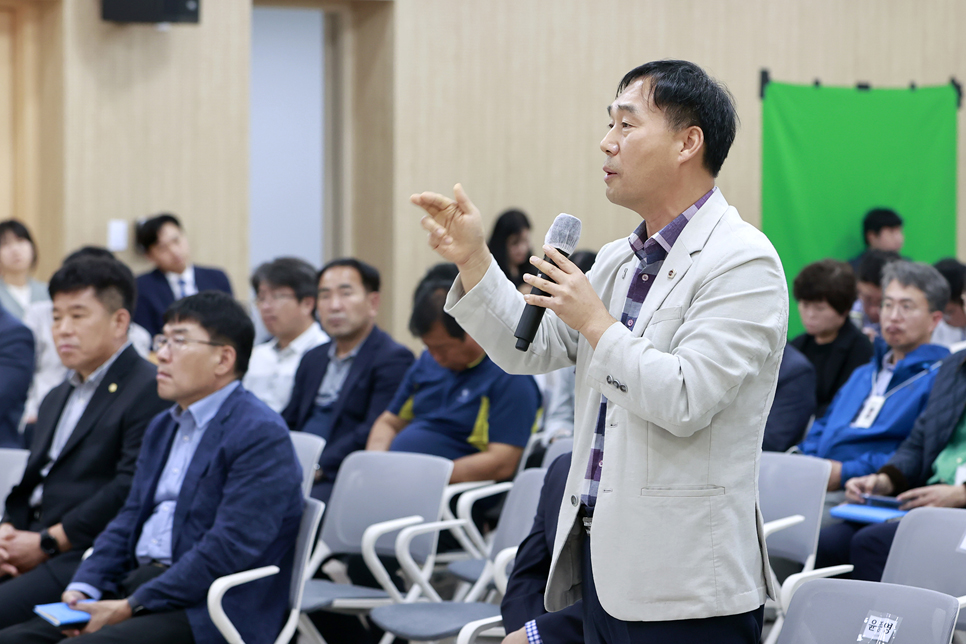 이날 공청회에 참여한 군민들은 대체적으로 경기북부특별자치도 실행에 기대감을 비추며 연천군만의 구체적인 세부전략을 세웠으면 한다는 의견을 제시하기도 했다.