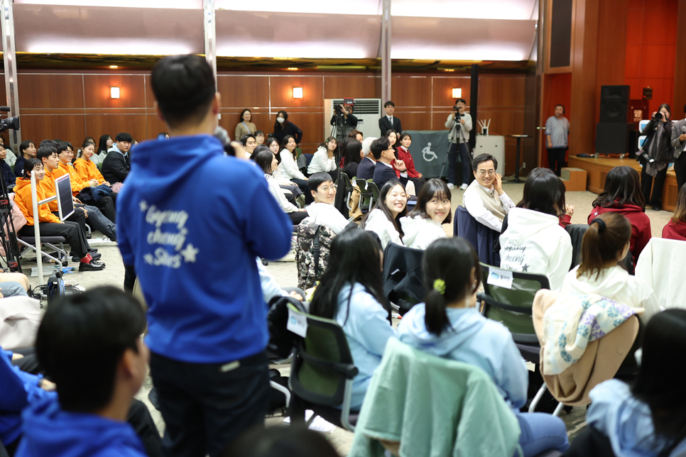 김동연 경기도지사는 “지금은 여러분들이 하고 싶은 일을 찾는 하나의 과정이라고 생각한다. 많이 부딪히고 도전해서 경험을 많이 쌓아보라”라고 당부했다.