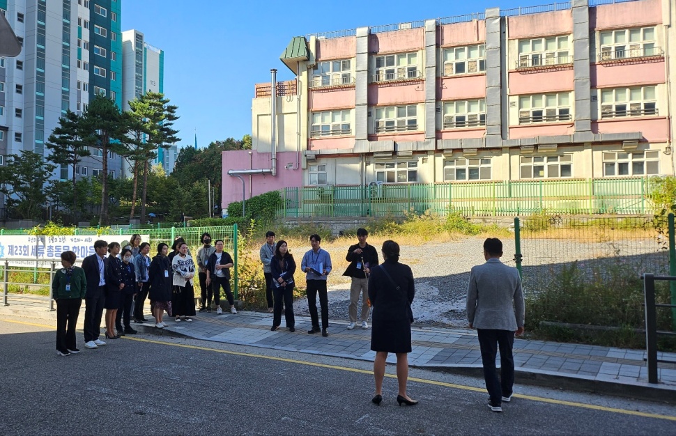 수원서부경찰서는 올해 어린이보호구역 승하차 구역 지정 관련 주민설명회를 열었습니다.
