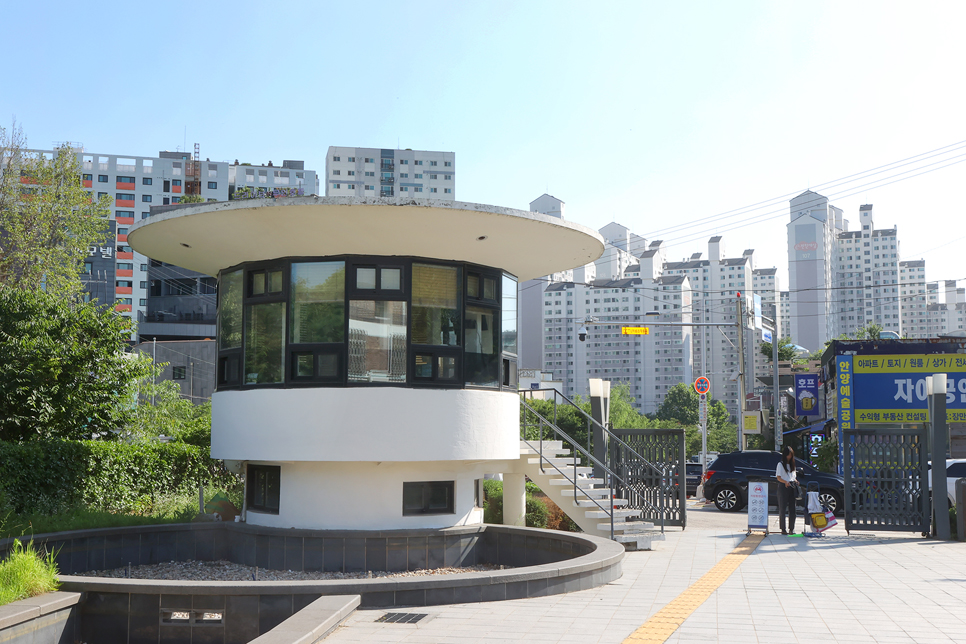 수위실로 사용됐던 건물의 모습. 김중업의 건축 가치관이 잘 들어간 건축물로 평가받고 있다.