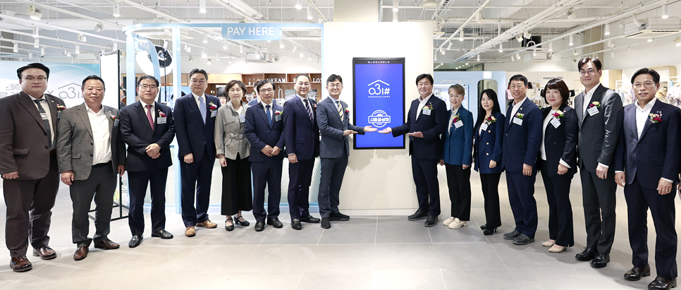 경기도는 8일 시흥프리미엄아울렛에 사회적경제조직의 판로 지원 및 홍보 강화를 위한 전문 매장인 ‘031#(공삼일샵)’ 1호를 개소했다고 밝혔다.