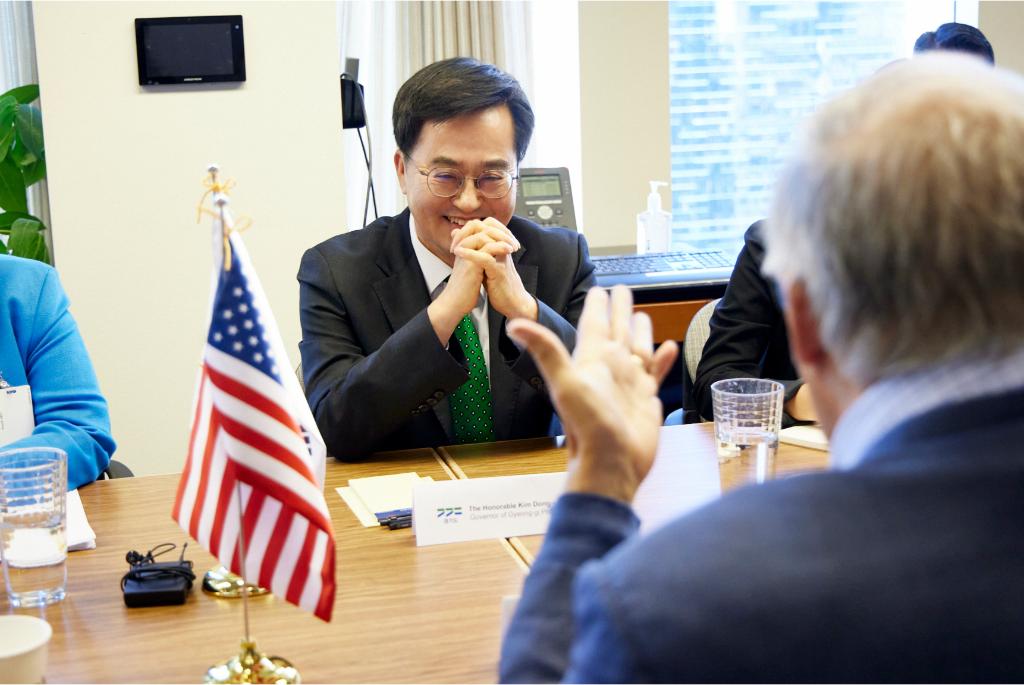 김동연 지사는 제이 인즐리 주지사에게 “환경문제와 기후변화 대응에 선두 주자인 워싱턴과 경기도가 정책 협력하면 좋겠다”고 뜻을 전했다.