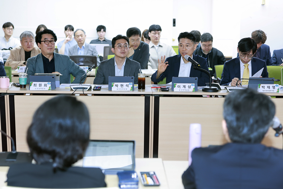 경기도는 남양주시가 건의한 사항에 대해 적극적인 검토와 정부에 적극 건의할 예정이며, 다른 사항에 대해서도 시와 함께 논의하겠다고 말했다.