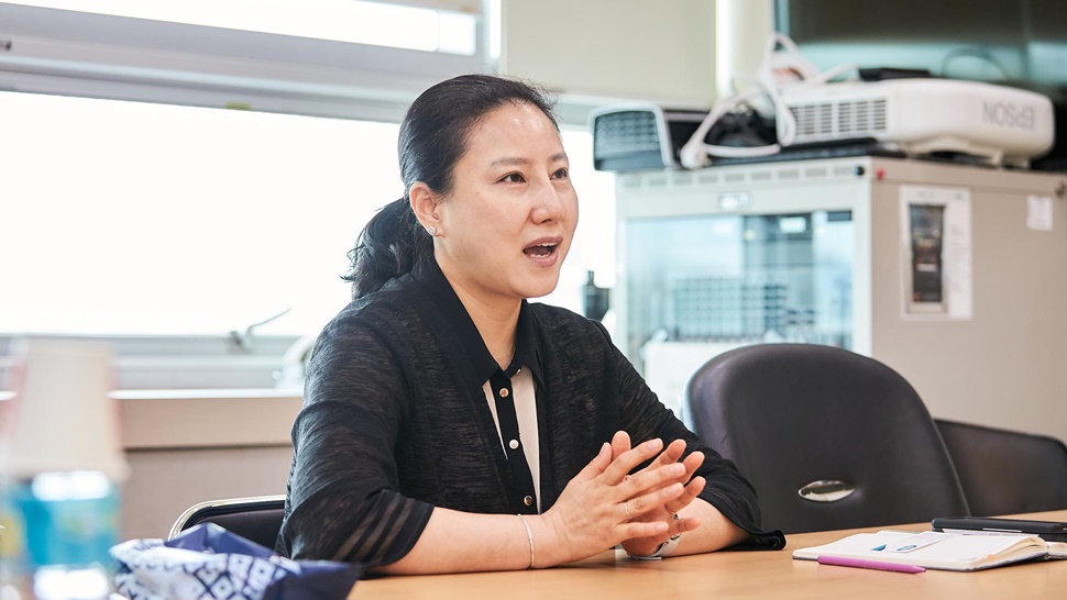 김민영 경기도발달장애인지원센터 센터장이 ‘360° 돌봄-어디나돌봄’(최중증 발달장애인 가족돌봄 사업)에 관해 소개하고 있다.