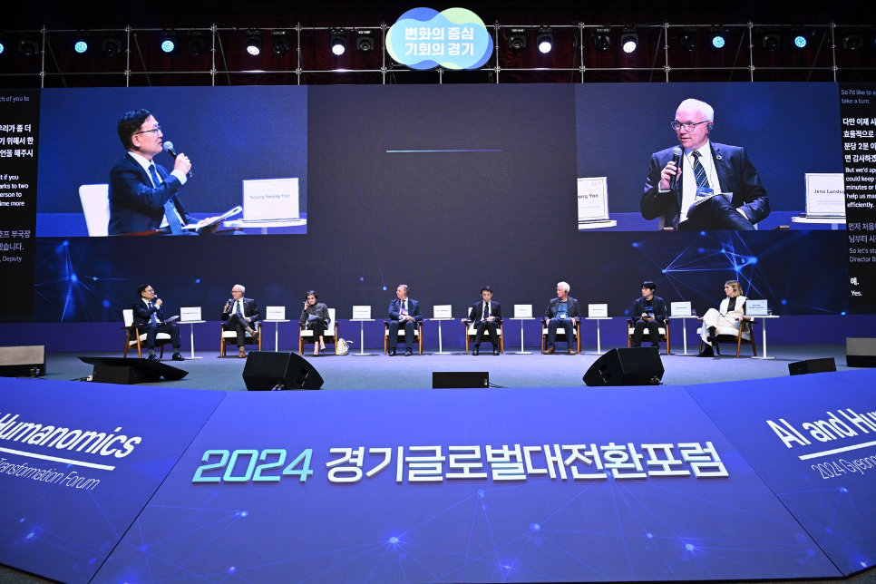 25일 열린 리더스 라운드테이블에서는 피터 노빅을 비롯한 AI, 휴머노믹스 분야 전문가들이 모여 ‘AI시대 휴머노믹스를 위한 글로벌 연대와 협력 방안’을 주제로 토론을 벌였다. 