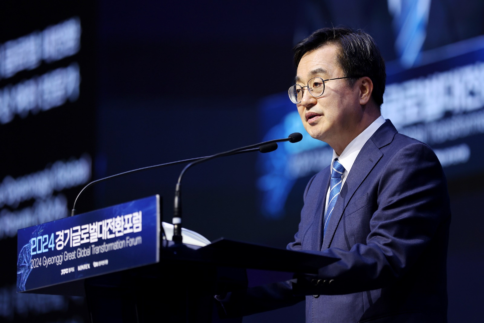 김동연 경기도지사는 24일 개회사를 통해 AI가 주도하는 대전환의 시대를 맞아 이를 이끌 새로운 길로 ‘휴머노믹스’를 제안하기도 했다.