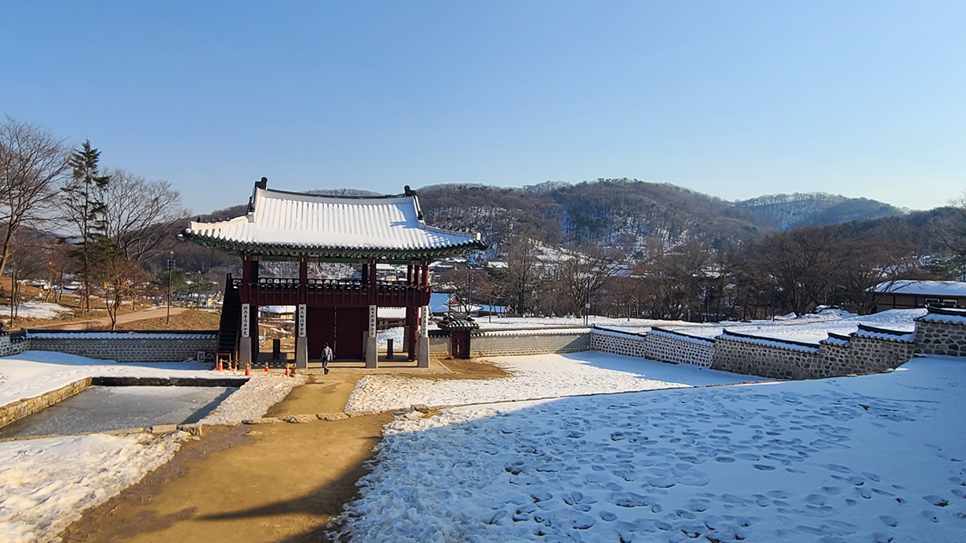 남한산성 행궁은 차가운 계절 속에서도 따뜻한 역사의 숨결을 간직한 특별한 공간입니다.