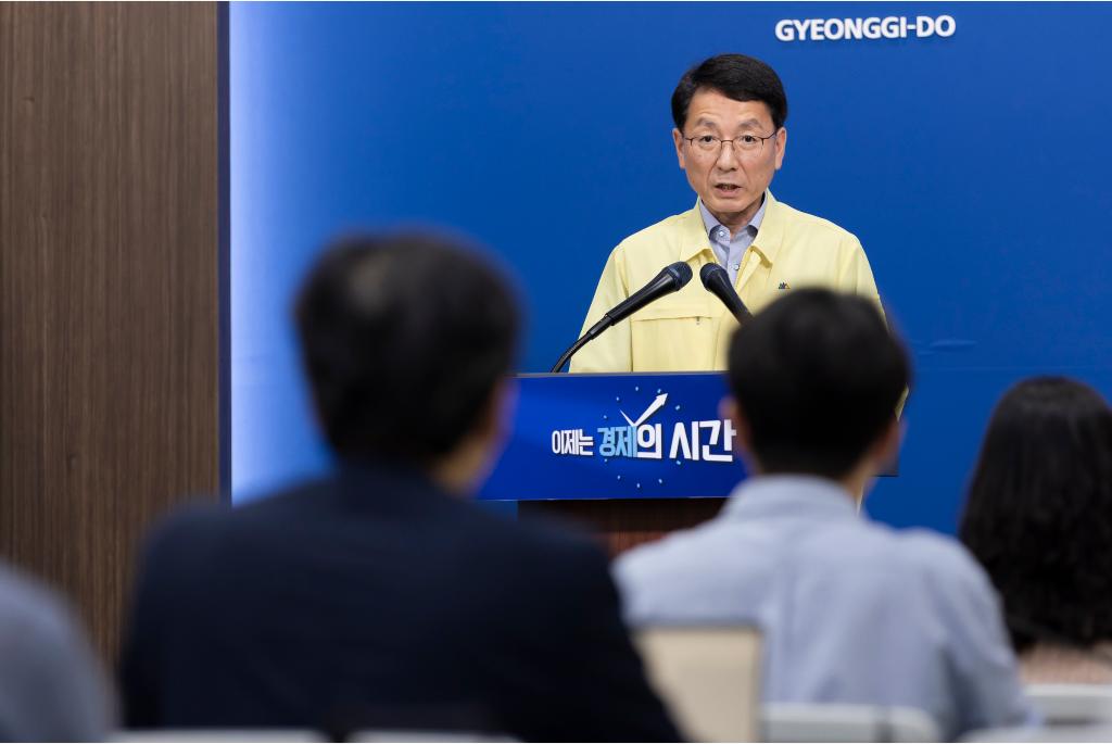 김성중 경기도 행정1부지사는 지난 11일 기자회견을 열고 ‘폭염 긴급대책’을 발표했다.