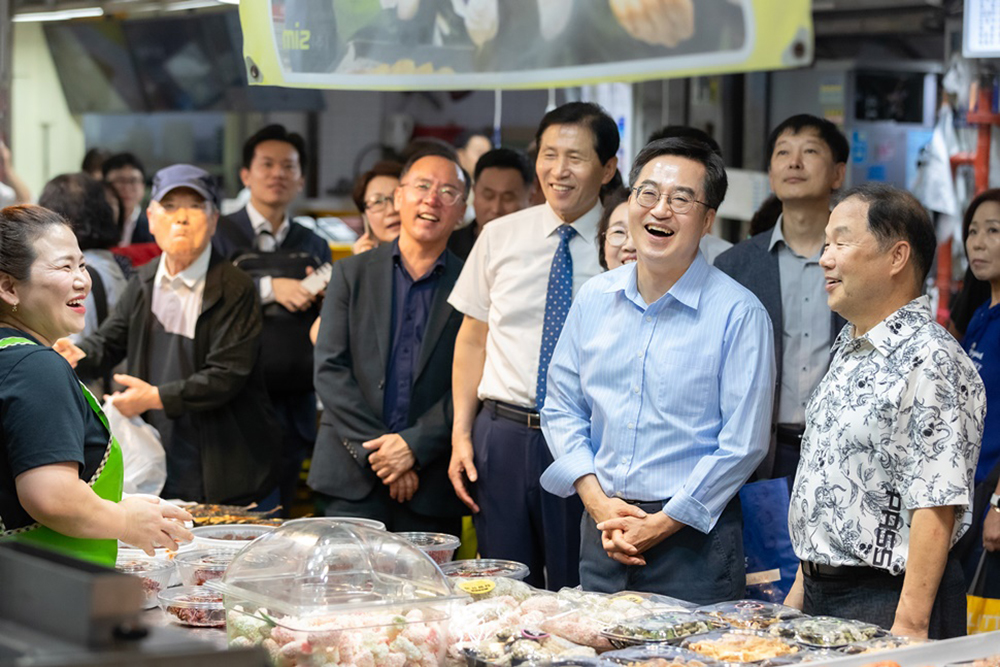 김동연 지사는 이날 통복시장을 방문해 직접 장을 보며 민생물가를 점검하고 전통시장 활성화와 관련해 상인들과 이야기를 나눌 예정입니다. 자료 사진.
