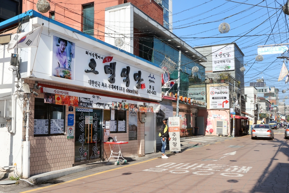 의정부 부대찌개거리는 옛 양주 군청 옆에 부대찌개 음식점들이 모여 형성된 음식특화 거리로 지정·운영되고 있는 관광테마골목이다.